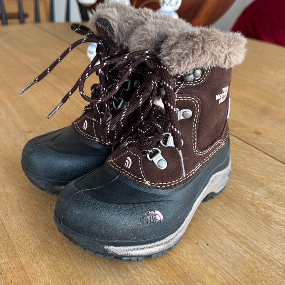 Kids 13 the north face boots, GUC